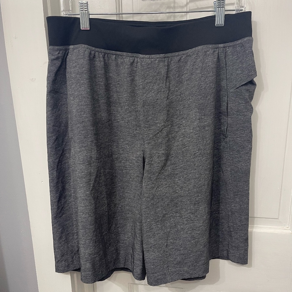 Lululemon Men's Shorts - Size Large - Excellent, Like New Condition